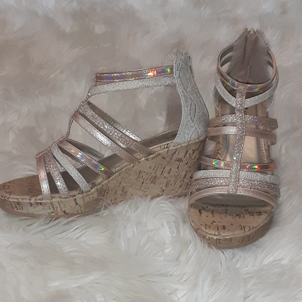 Wedges young girls